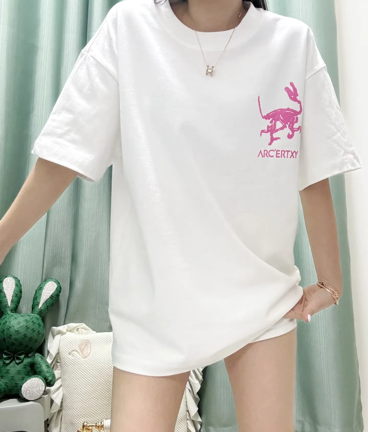 White ， Same Style